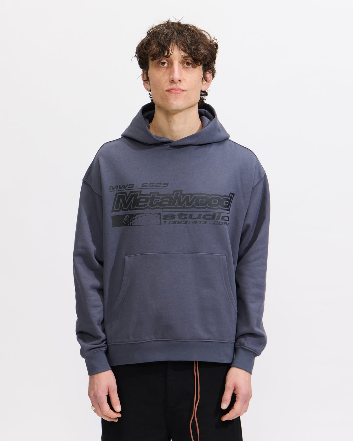 Metalwood Studio La Brea Shop Hooded Sweatshirt in Gunmetal Homme Essentials 