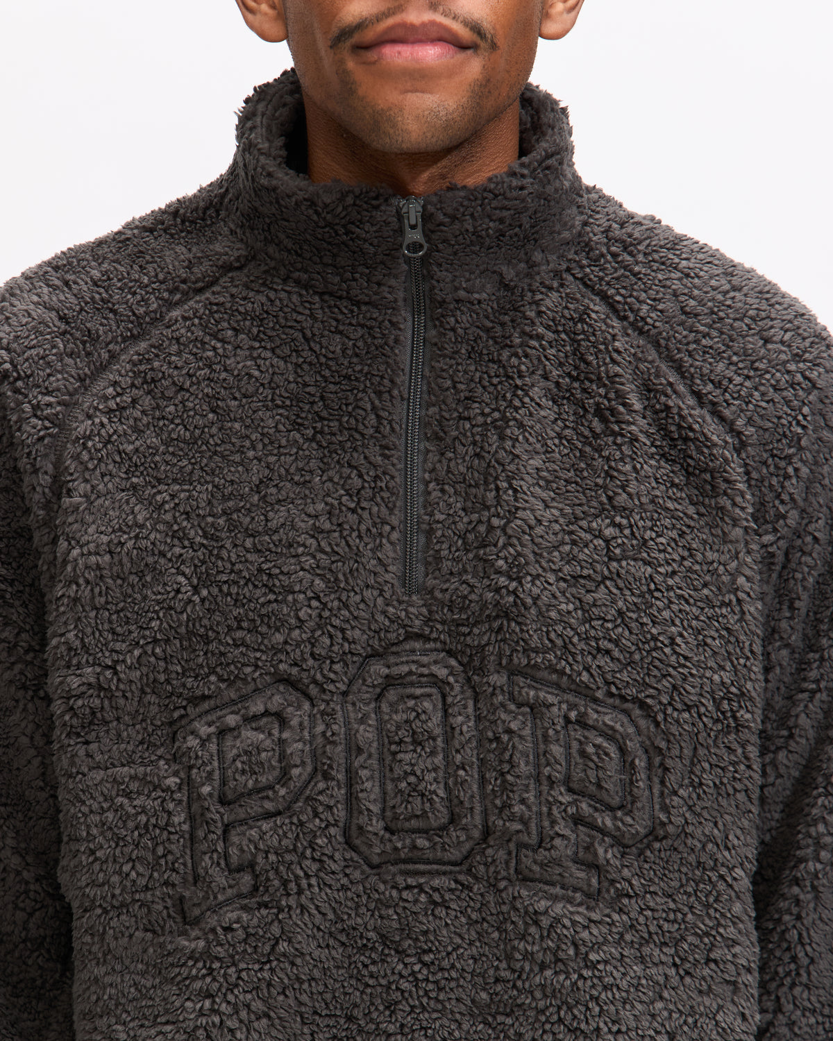 Pop Trading Company Arch Halfzip Fleece in Charcoal Homme Essentials 