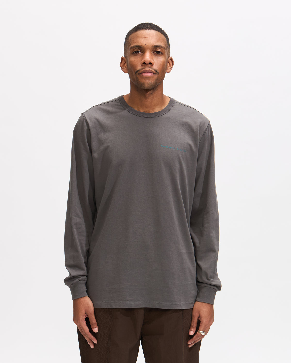 Pop Trading Company Logo Longsleeve T-Shirt in Charcoal Homme Essentials 