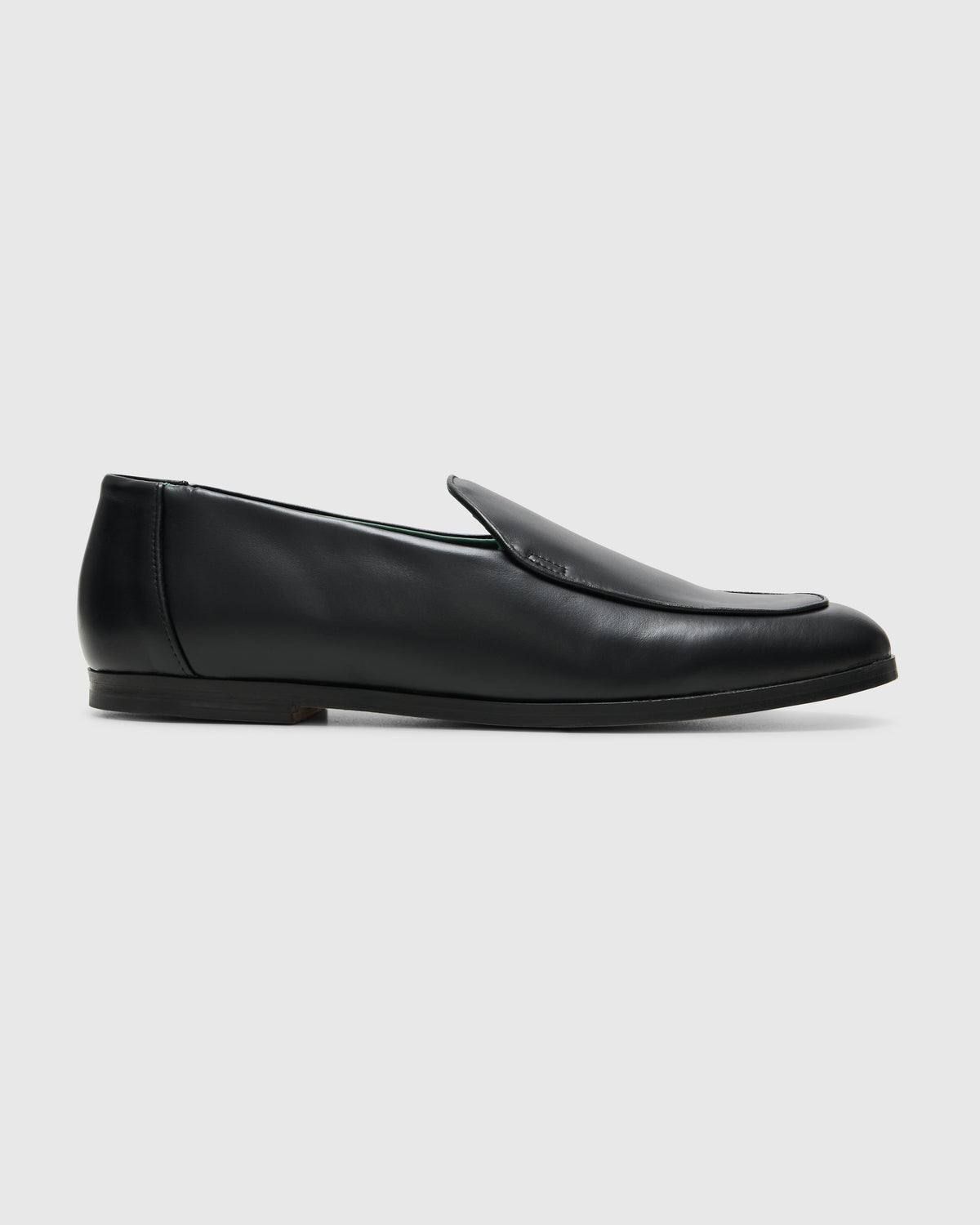 Vinny's Belgee Loafer in Black Homme Essentials 