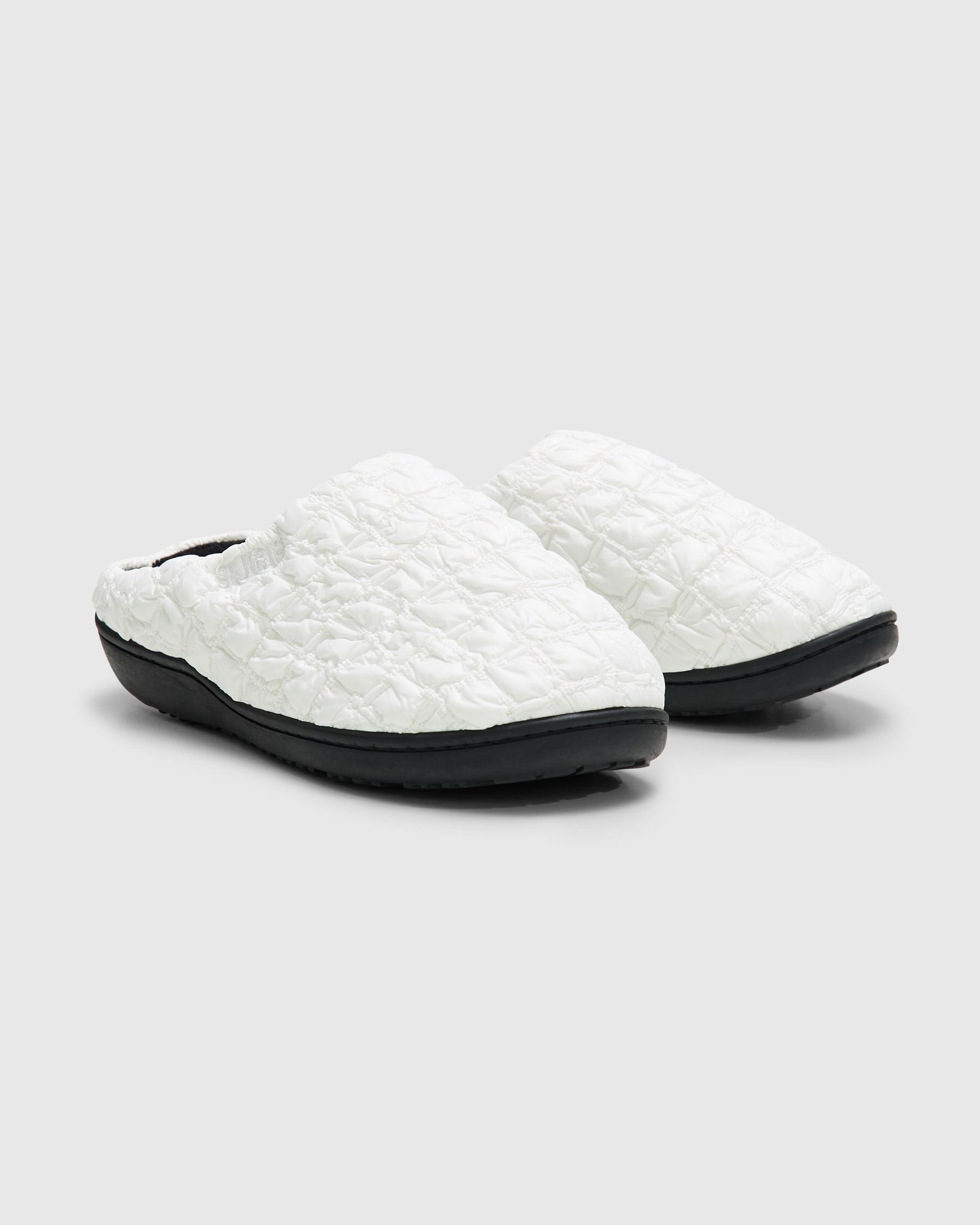 Subu Slippers in Bumpy White