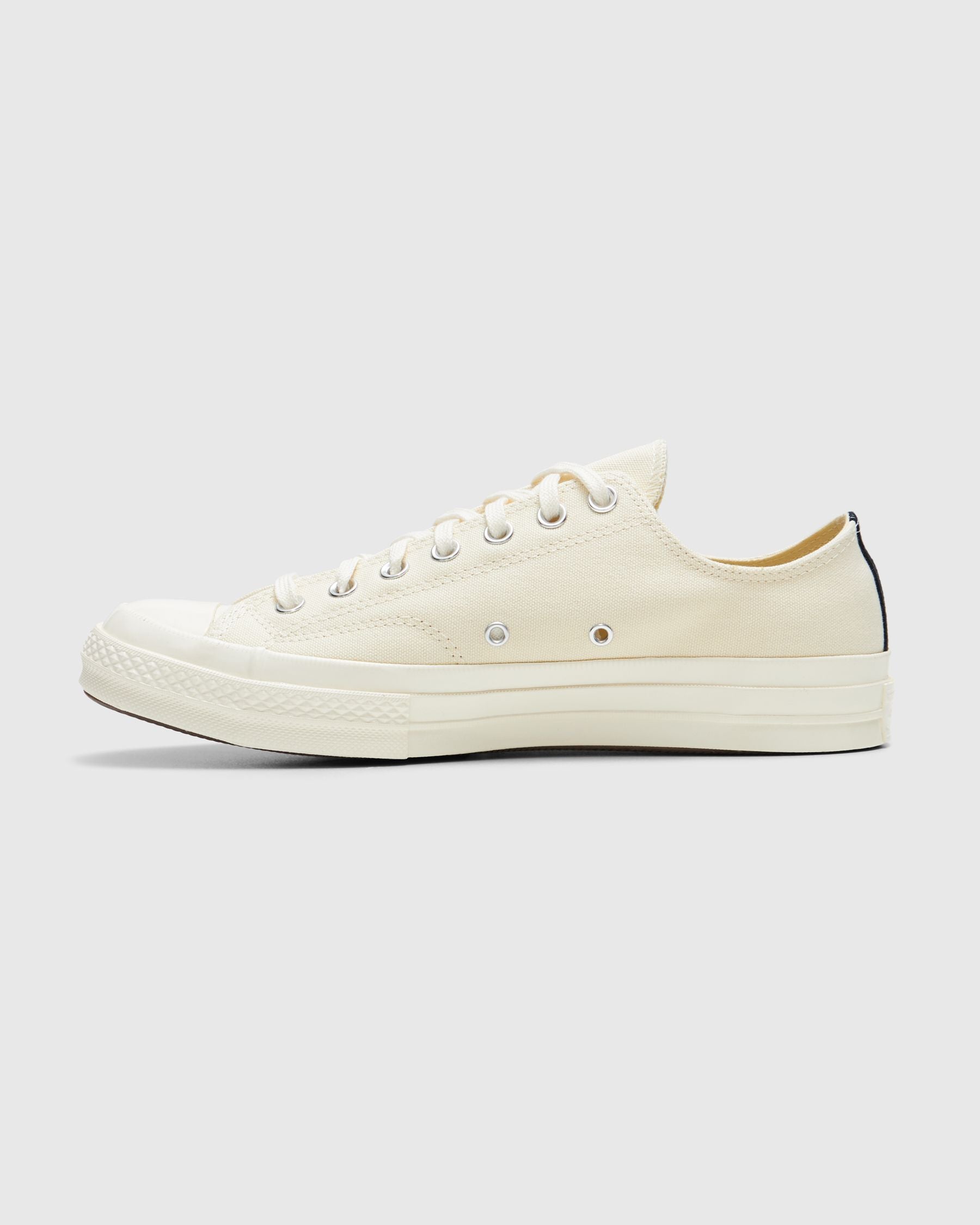 Red Heart Chuck Taylor All Star '70 Low in White