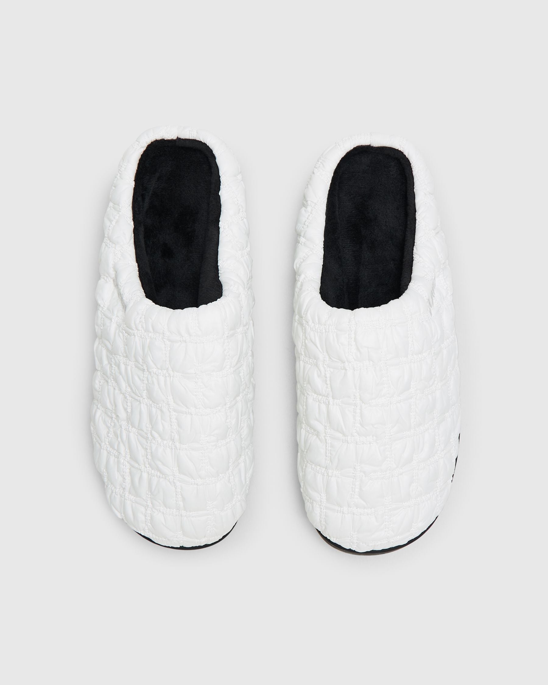 Subu Slippers in Bumpy White