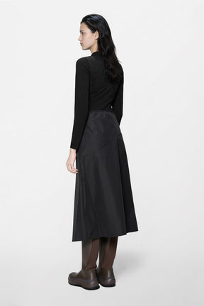 Light Woven W Skirt in Black