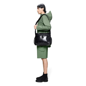 Sibu Messenger Bag in Black